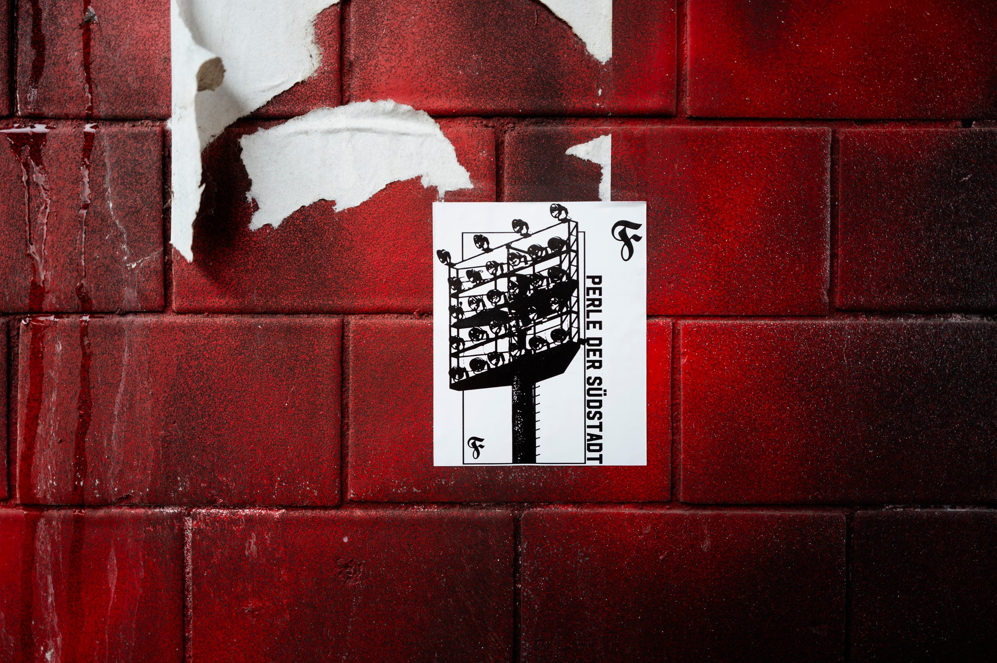 Ein Fortuna Köln Sticker beispielsweise aufgeklebt