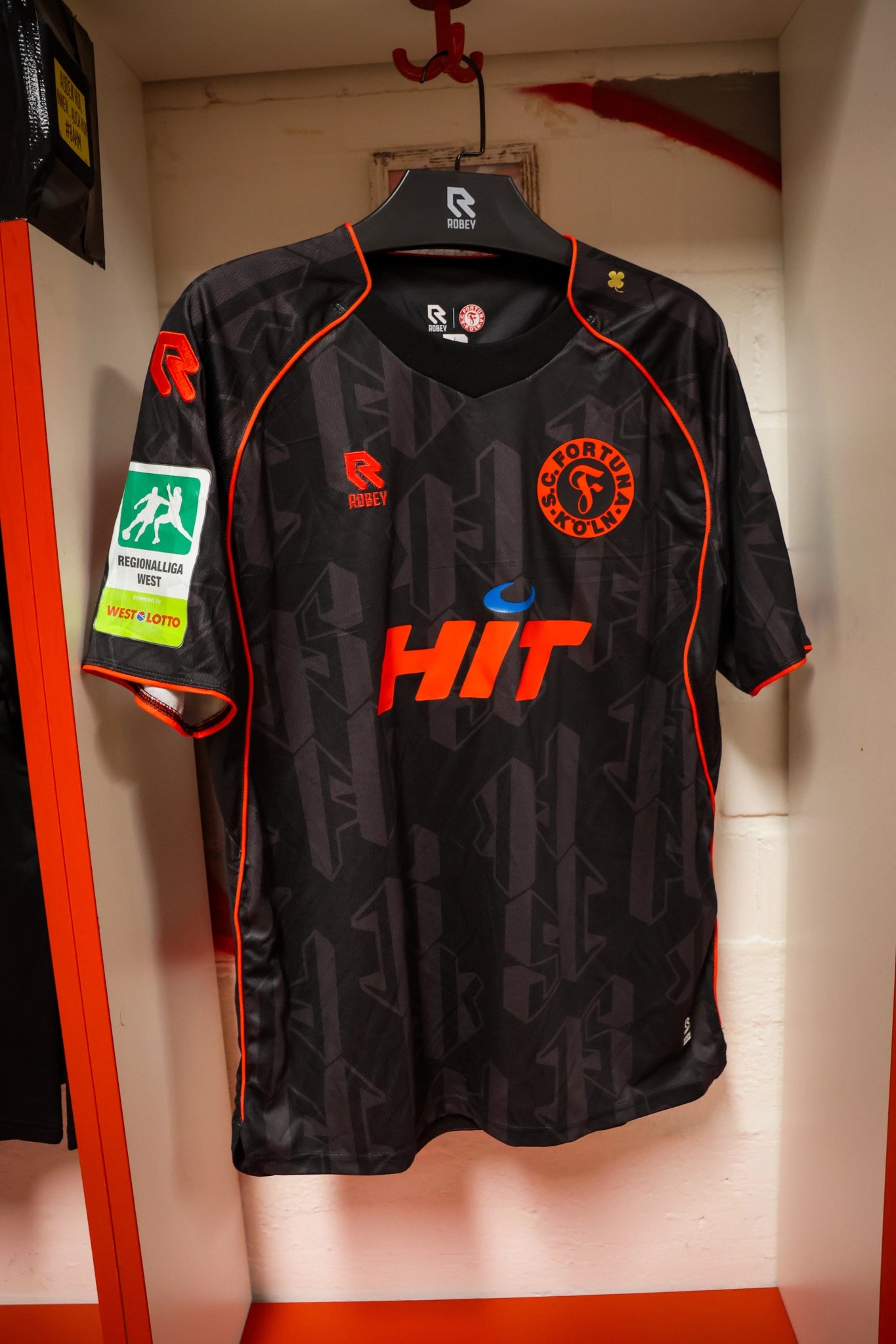 Spielertrikot Robin Afamefuna