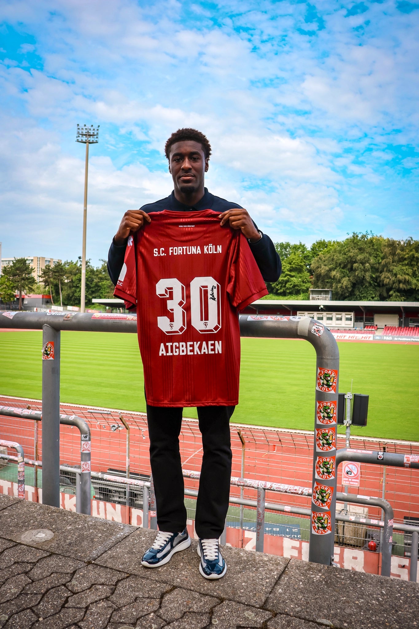 Spielertrikot Romeo Aigbekaen