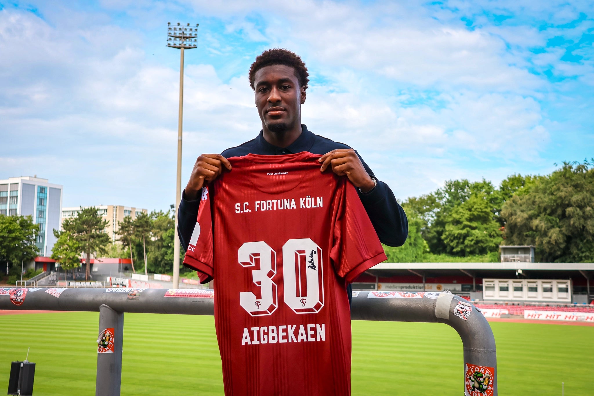 Spielertrikot Romeo Aigbekaen