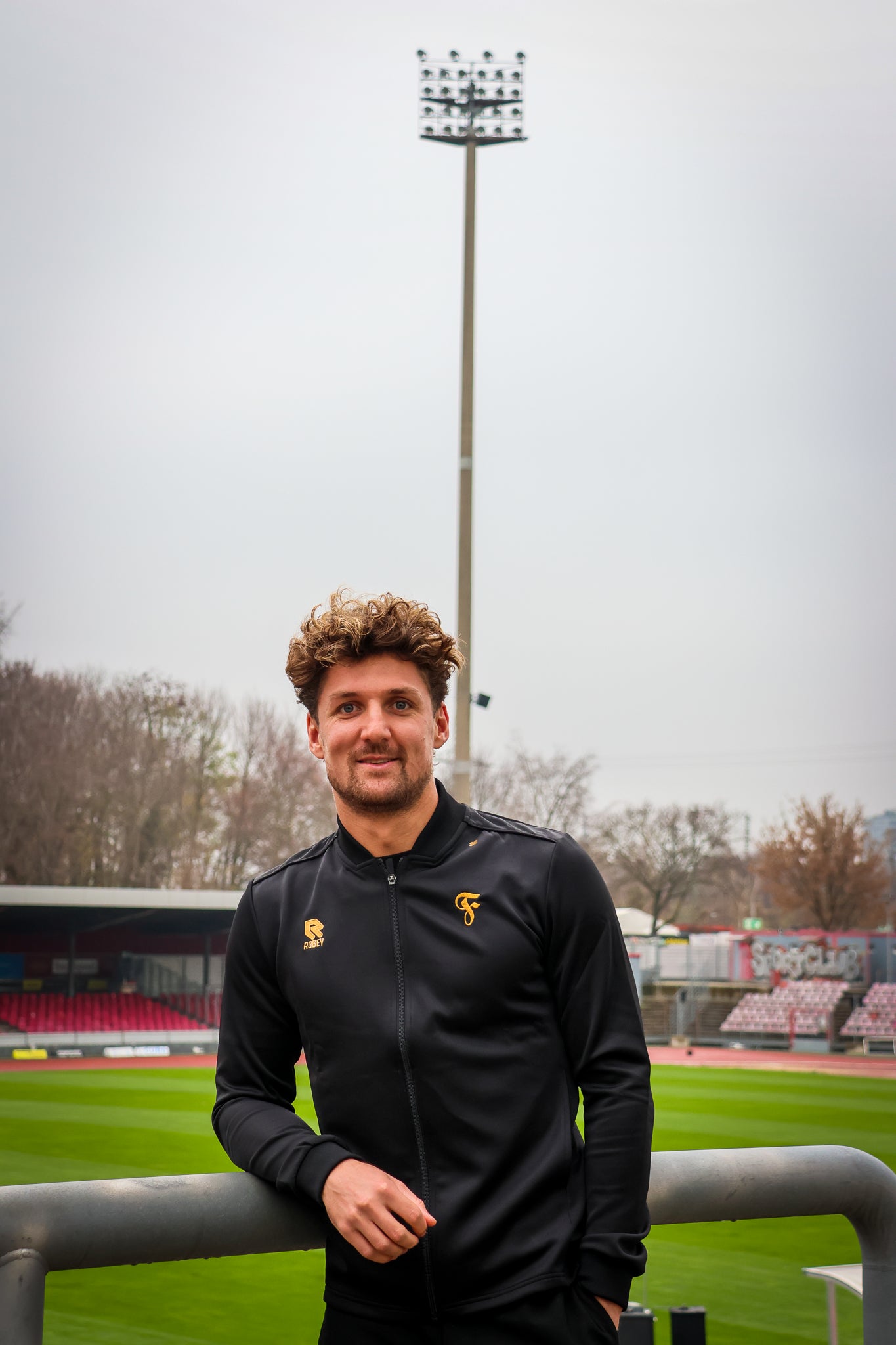 Präsentationsjacke Goldenes F