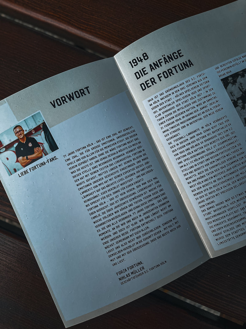 Aufgeschlagenes Jubiläumsheft mit Vorwort und Kapitel „1948 – Die Anfänge der Fortuna“.